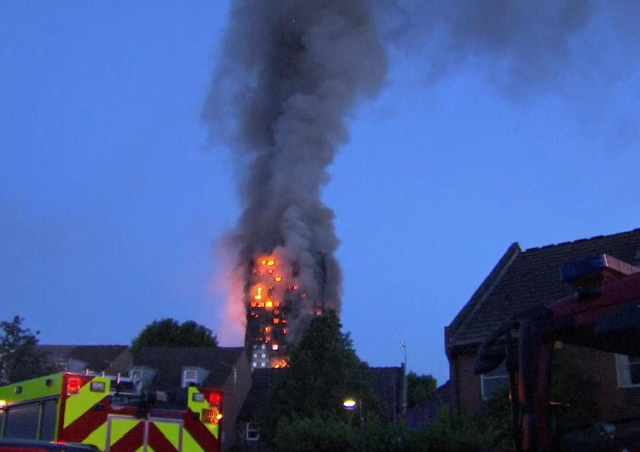 伦敦24层公寓火灾事故有死者 数字正核实