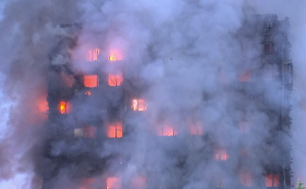 伦敦24层公寓火灾事故有死者 数字正核实